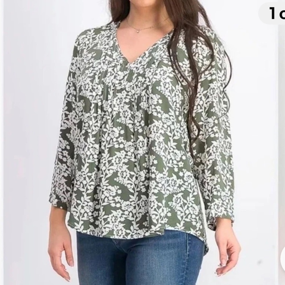 Stitch Fix Fun2Fun Maley Green Floral 3/4 Sleeve Top Small